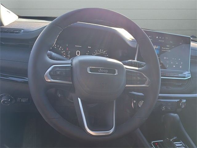 Jeep Compass Vehicle Full-screen Gallery Image 26