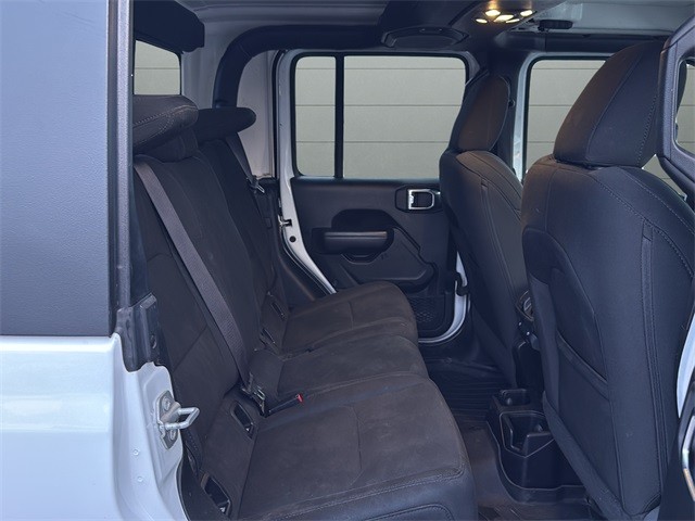 Jeep Gladiator Vehicle Full-screen Gallery Image 22