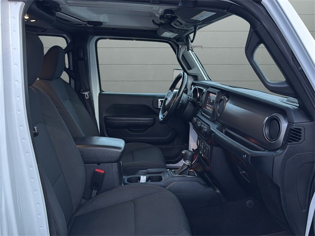 Jeep Gladiator Vehicle Full-screen Gallery Image 23