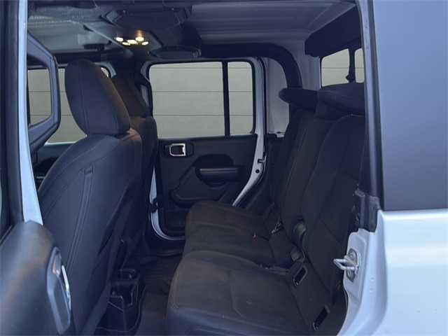 Jeep Gladiator Vehicle Full-screen Gallery Image 24