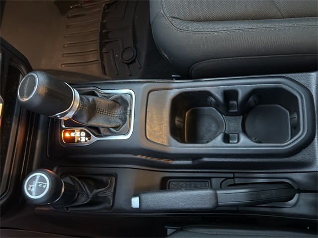 Jeep Gladiator Vehicle Full-screen Gallery Image 29