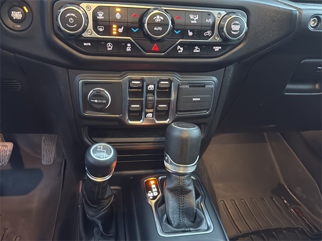 Jeep Gladiator Vehicle Full-screen Gallery Image 30