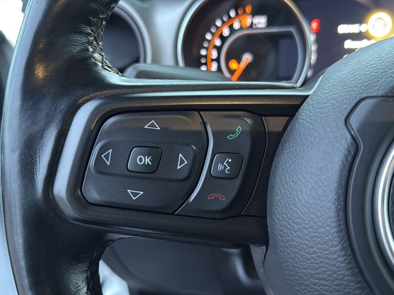 Jeep Gladiator Vehicle Full-screen Gallery Image 17