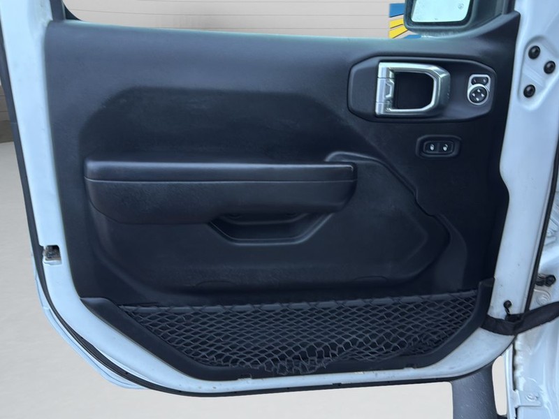 Jeep Gladiator Vehicle Full-screen Gallery Image 19