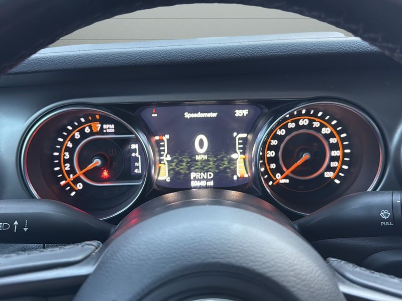 Jeep Gladiator Vehicle Full-screen Gallery Image 21