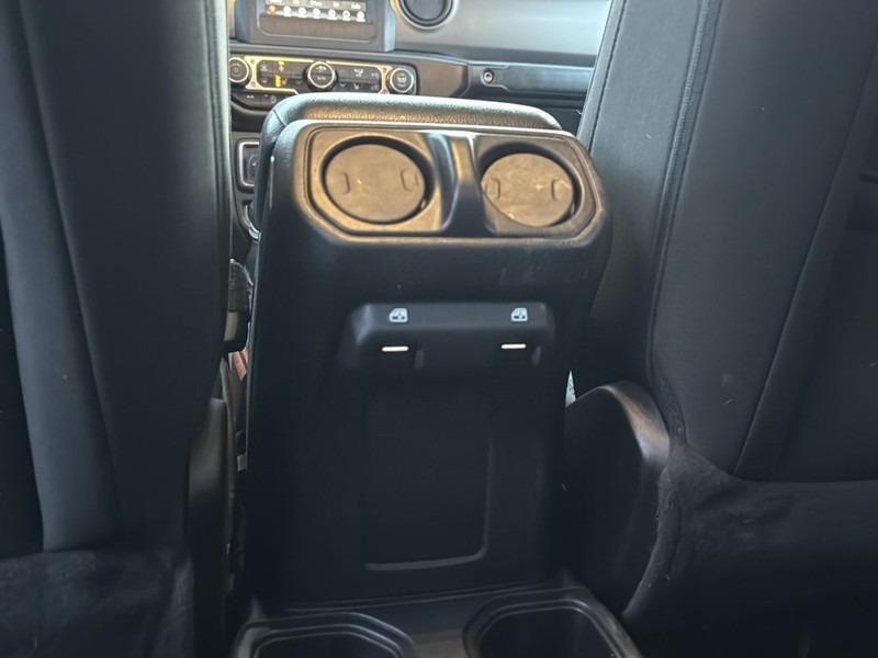 Jeep Gladiator Vehicle Full-screen Gallery Image 25