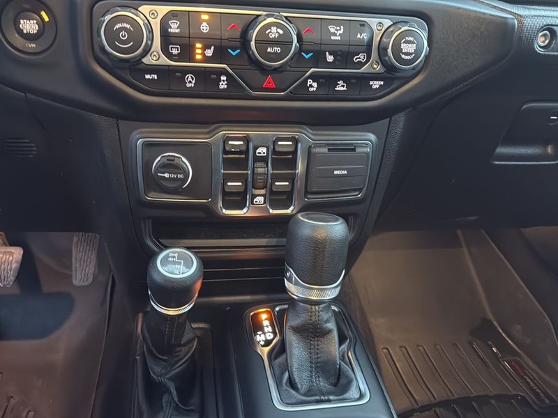 Jeep Gladiator Vehicle Full-screen Gallery Image 30