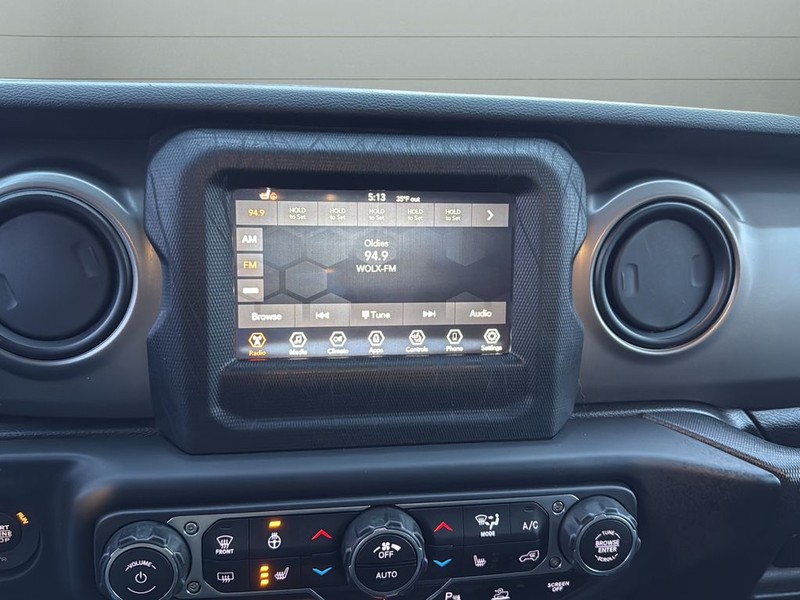 Jeep Gladiator Vehicle Full-screen Gallery Image 31