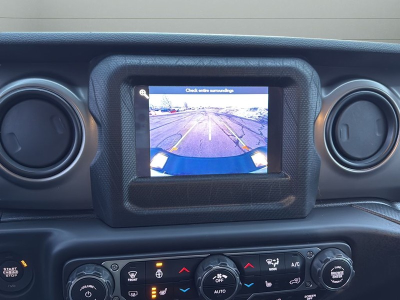 Jeep Gladiator Vehicle Full-screen Gallery Image 32