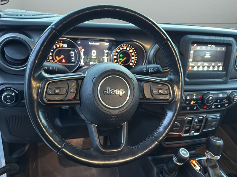 Jeep Gladiator Vehicle Full-screen Gallery Image 35