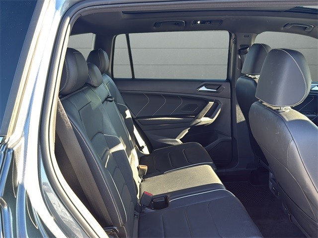 Volkswagen Tiguan Vehicle Full-screen Gallery Image 22