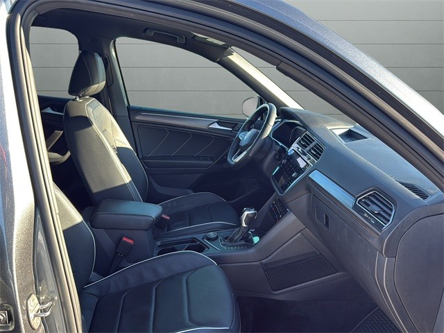 Volkswagen Tiguan Vehicle Full-screen Gallery Image 23