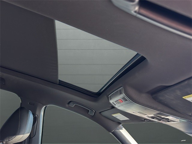 Volkswagen Tiguan Vehicle Full-screen Gallery Image 24