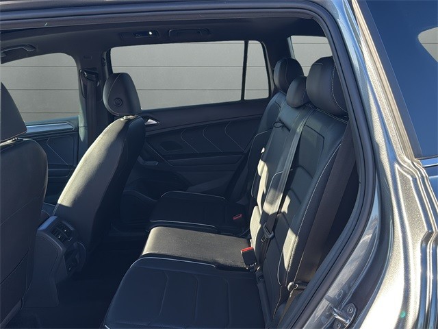 Volkswagen Tiguan Vehicle Full-screen Gallery Image 25