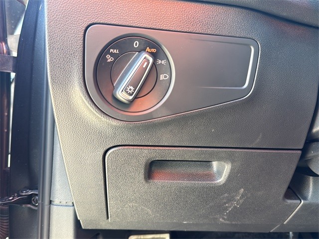 Volkswagen Tiguan Vehicle Full-screen Gallery Image 27