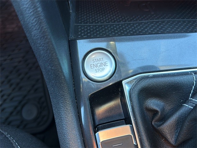 Volkswagen Tiguan Vehicle Full-screen Gallery Image 29