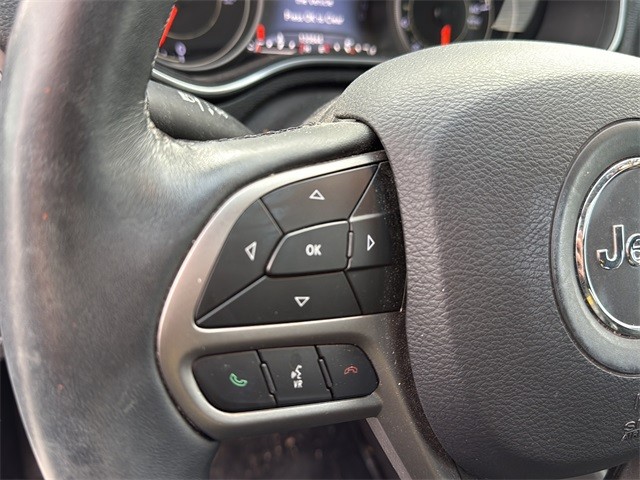 Jeep Cherokee Vehicle Full-screen Gallery Image 9