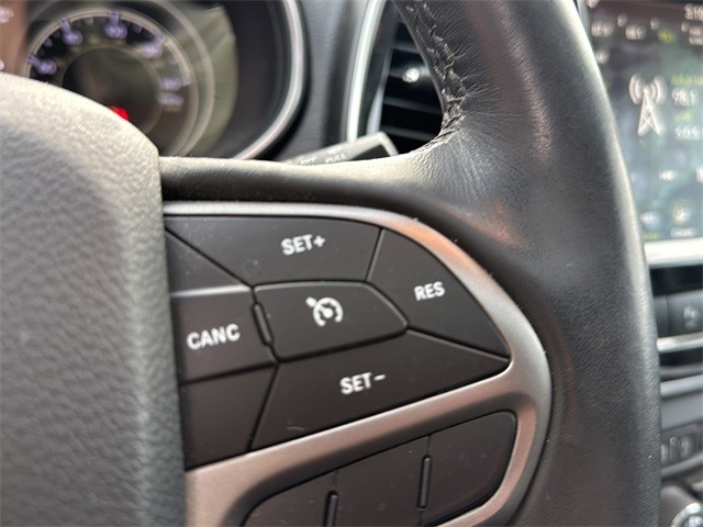 Jeep Cherokee Vehicle Full-screen Gallery Image 10