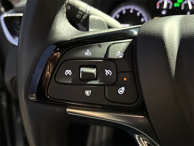 Buick Enclave Vehicle Full-screen Gallery Image 09