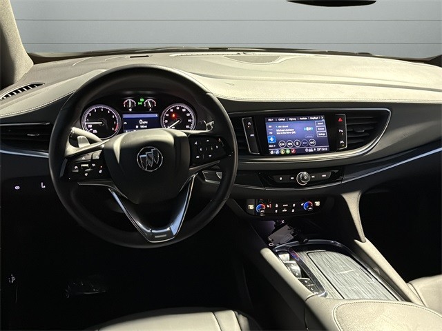 Buick Enclave Vehicle Full-screen Gallery Image 12