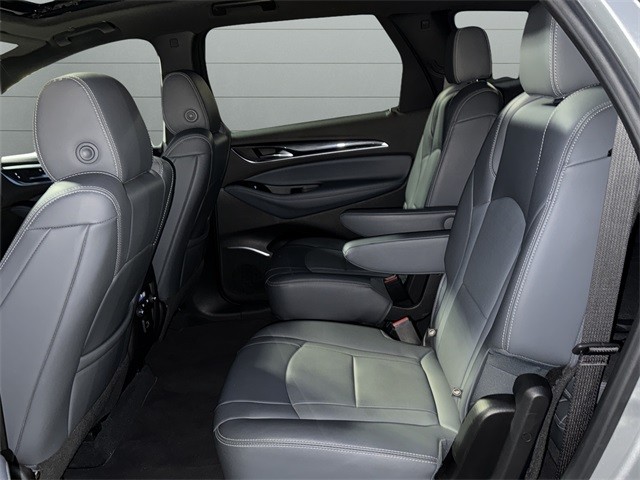 Buick Enclave Vehicle Full-screen Gallery Image 17