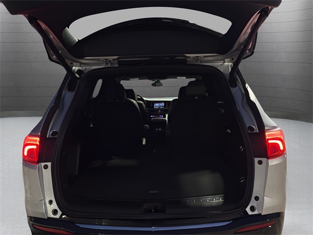 Buick Enclave Vehicle Full-screen Gallery Image 24