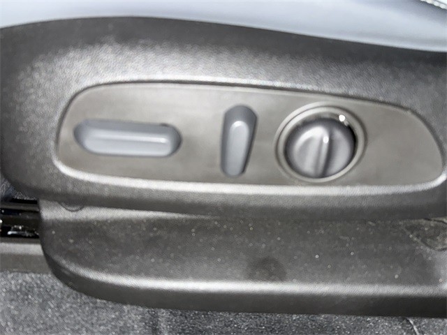 Buick Enclave Vehicle Full-screen Gallery Image 25