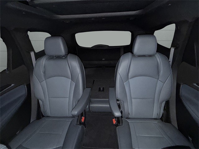 Buick Enclave Vehicle Full-screen Gallery Image 27