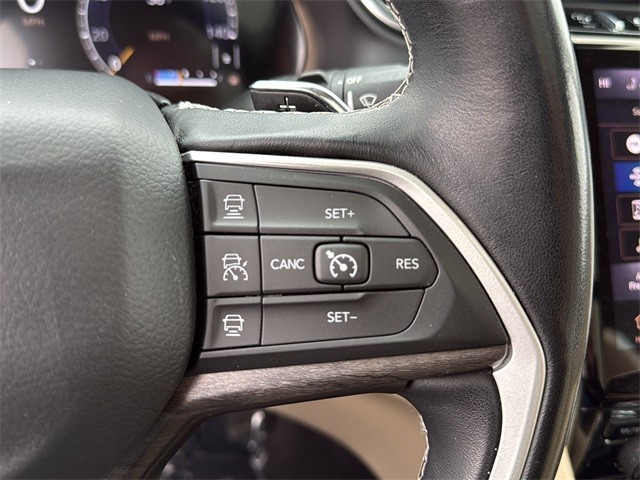 Jeep Grand Cherokee L Vehicle Full-screen Gallery Image 20