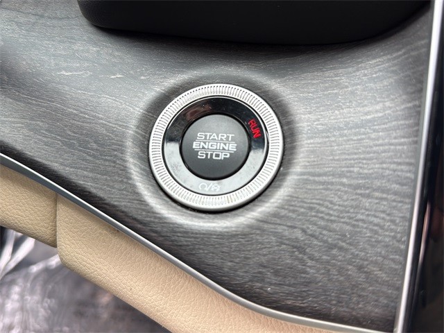 Jeep Grand Cherokee L Vehicle Full-screen Gallery Image 21