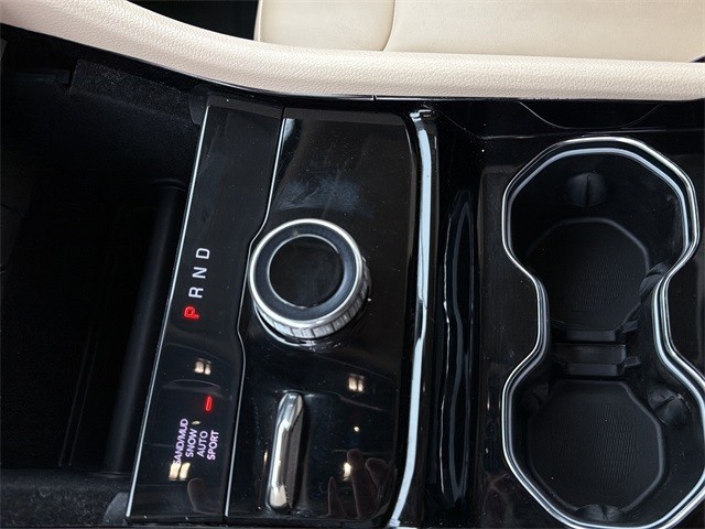 Jeep Grand Cherokee L Vehicle Full-screen Gallery Image 22