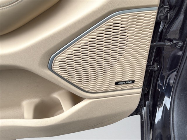 Jeep Grand Cherokee L Vehicle Full-screen Gallery Image 27