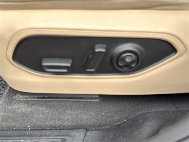 Jeep Grand Cherokee L Vehicle Full-screen Gallery Image 28