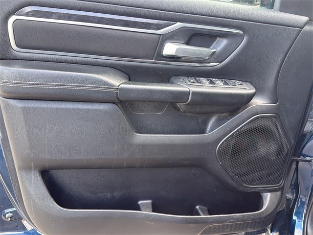 Ram 1500 Vehicle Full-screen Gallery Image 11