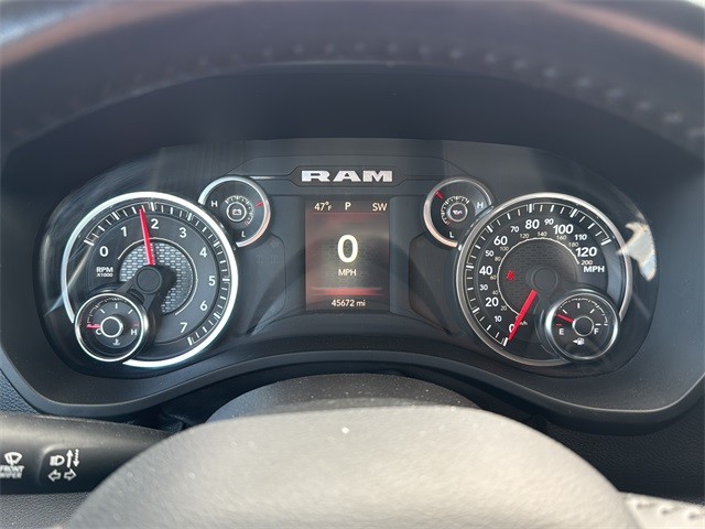 Ram 1500 Vehicle Full-screen Gallery Image 13