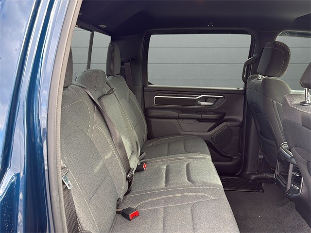 Ram 1500 Vehicle Full-screen Gallery Image 14