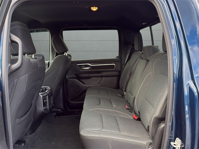 Ram 1500 Vehicle Full-screen Gallery Image 16