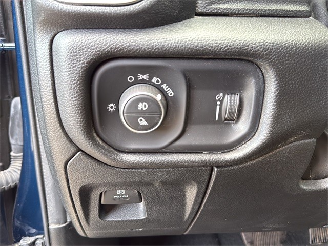 Ram 1500 Vehicle Full-screen Gallery Image 17