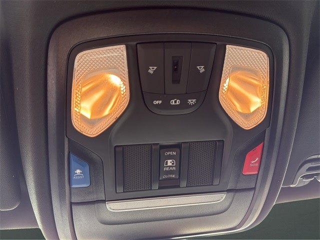 Ram 1500 Vehicle Full-screen Gallery Image 22