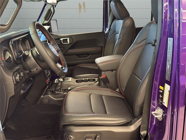 Jeep Wrangler Vehicle Full-screen Gallery Image 10