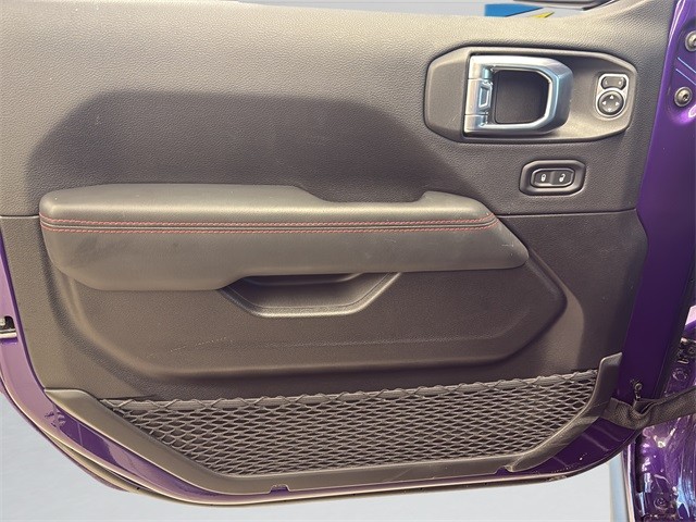 Jeep Wrangler Vehicle Full-screen Gallery Image 11