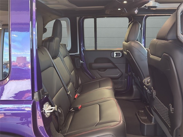 Jeep Wrangler Vehicle Full-screen Gallery Image 14