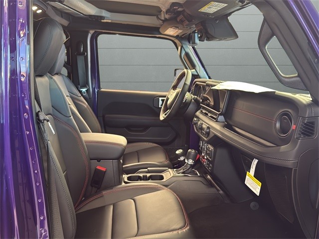 Jeep Wrangler Vehicle Full-screen Gallery Image 15