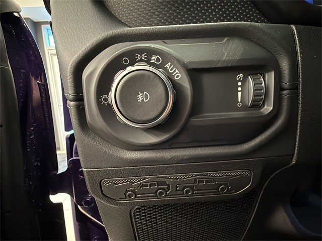 Jeep Wrangler Vehicle Full-screen Gallery Image 18