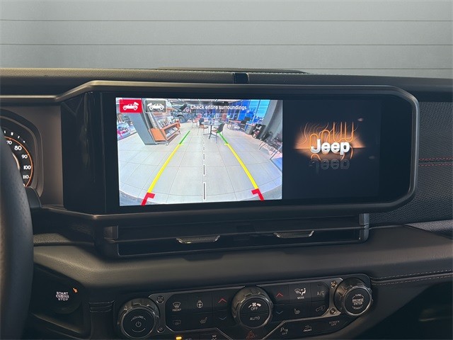 Jeep Wrangler Vehicle Full-screen Gallery Image 24