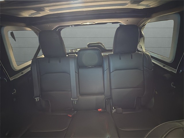 Jeep Wrangler Vehicle Full-screen Gallery Image 29