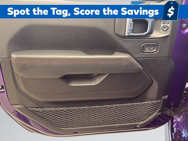 Jeep Wrangler Vehicle Full-screen Gallery Image 11