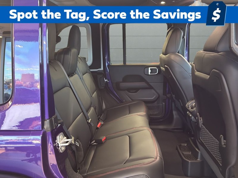 Jeep Wrangler Vehicle Full-screen Gallery Image 14