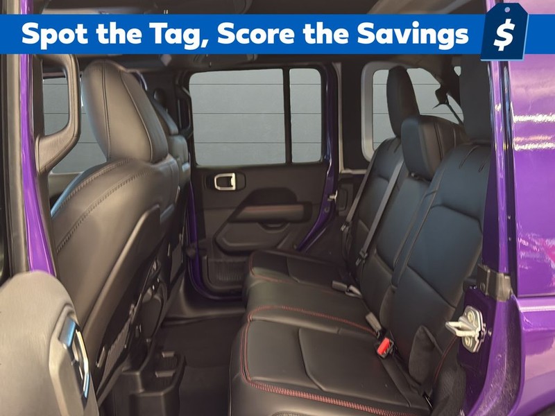 Jeep Wrangler Vehicle Full-screen Gallery Image 16