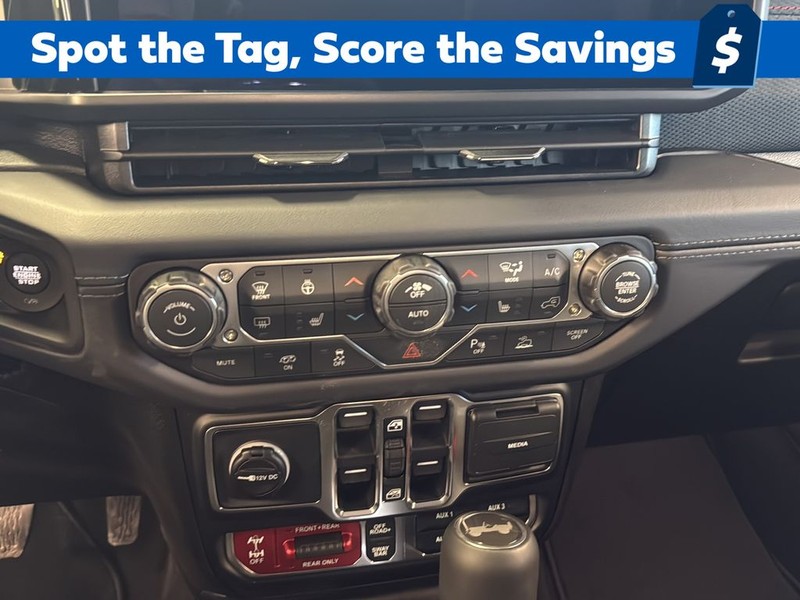 Jeep Wrangler Vehicle Full-screen Gallery Image 25